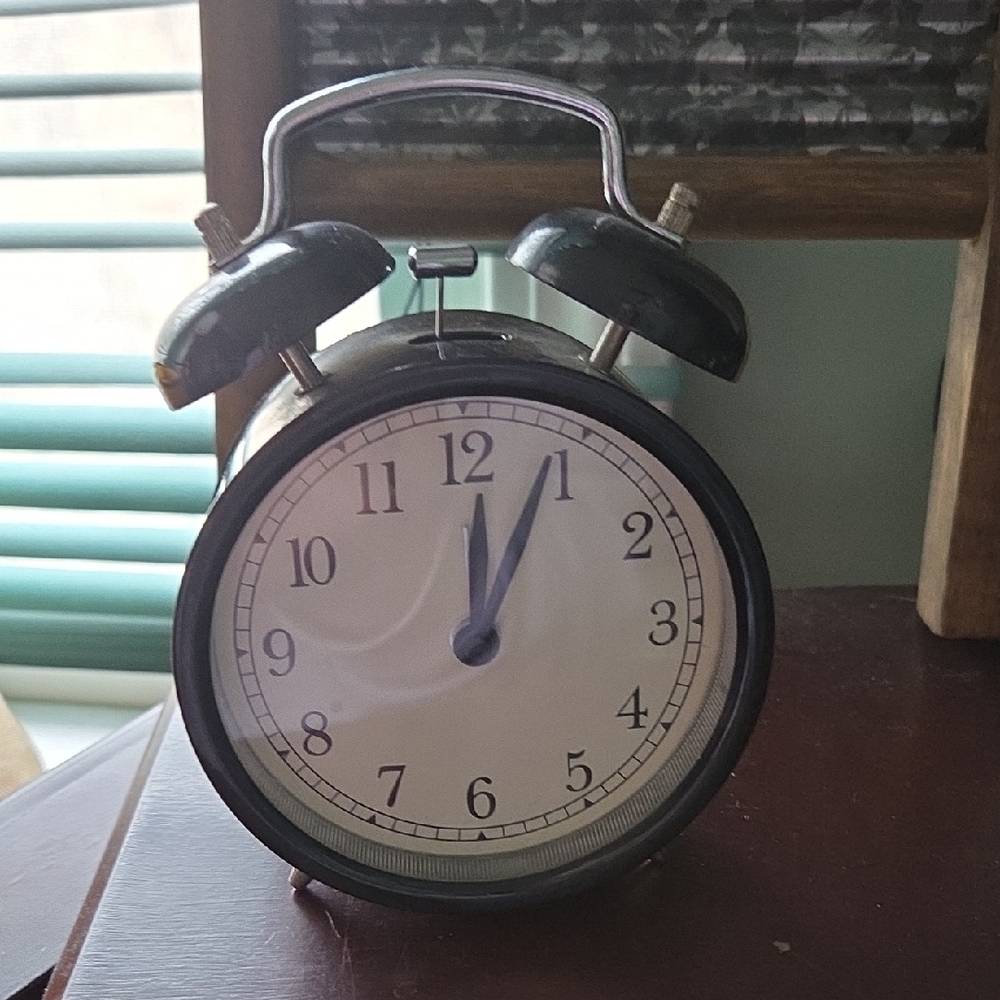Dekad Vintage Clock